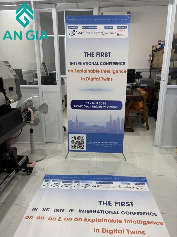 Standee chữ X cường lực giá rẻ tiết kiệm chi phí cho doanh nghiệp